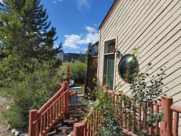 455 Delaware Dr — Photo 8