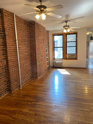 Rented by Warren T Real Estate Corp. | media 23