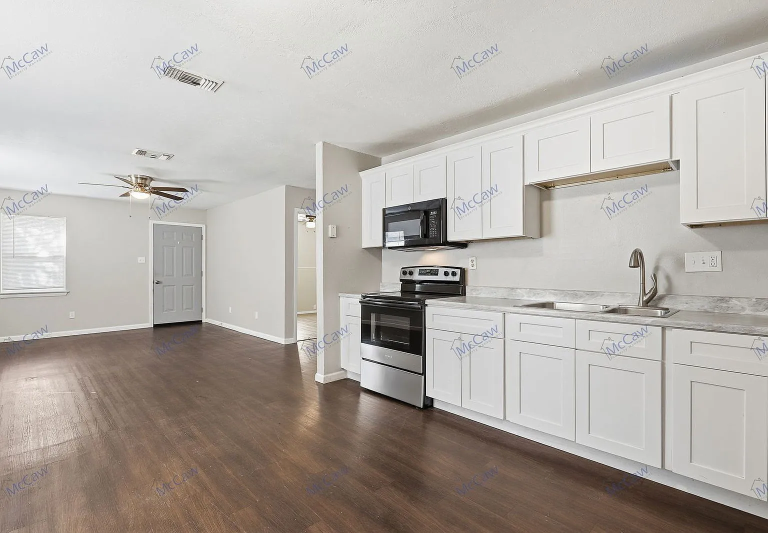 2 bed, 1.0 bath, 928 sqft, $1,200 — Photo 2