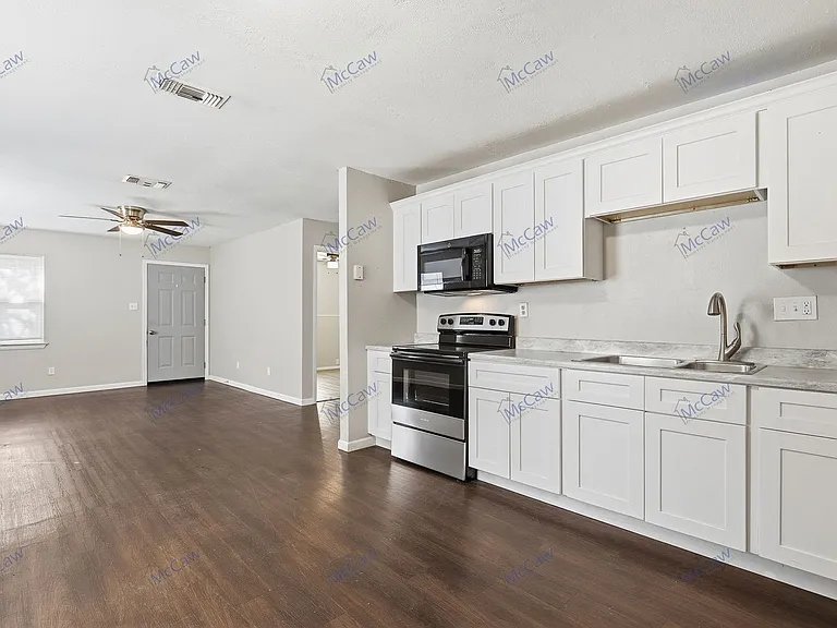 217 Joyce St #B — Photo 2