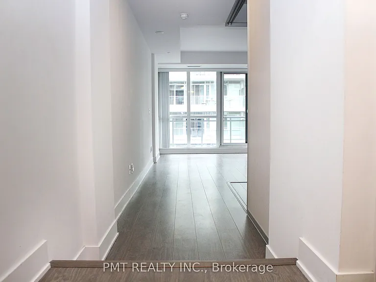 508 Wellington St W #709 — Photo 2