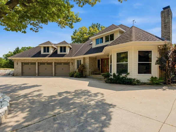 S86W30485 Stonegate DRIVE, Mukwonago, WI 53149