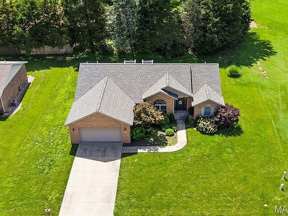 3rd image of 432 Meadowlark Ln