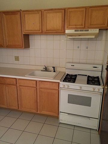 1st image of 4024 W Montrose Ave #3
