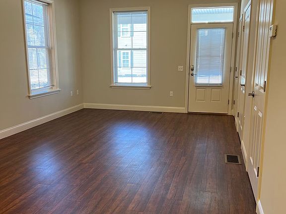 4th image of 107 Bayberry Cir #101