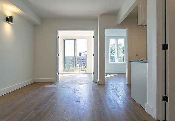 2nd image of 319 19th St #3J