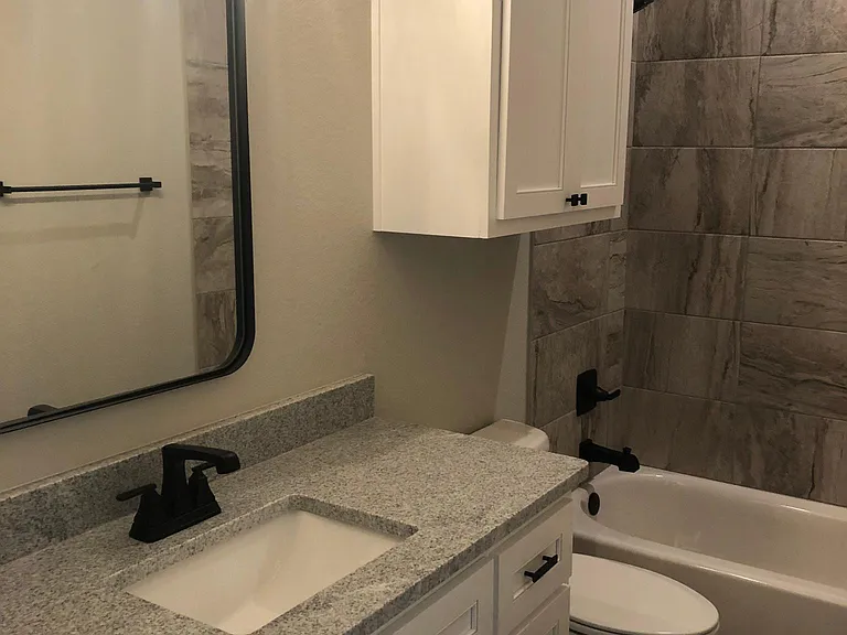 1742 Sina Ave — Photo 6
