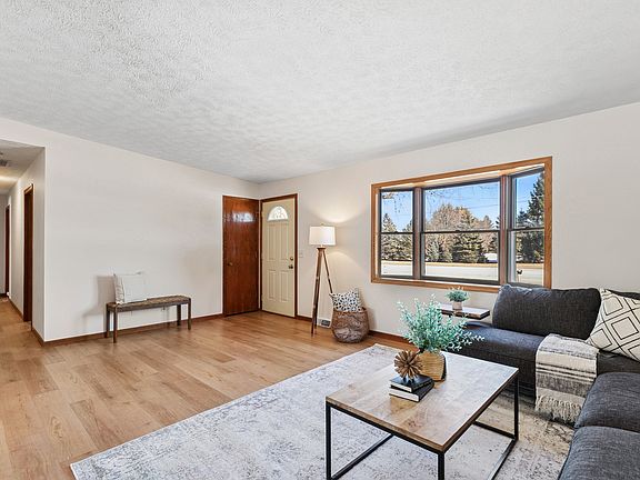 3rd image of 33430 N Hunt Club Rd