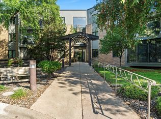 10 Windsor Ct APT 102, New Brighton, MN 55112