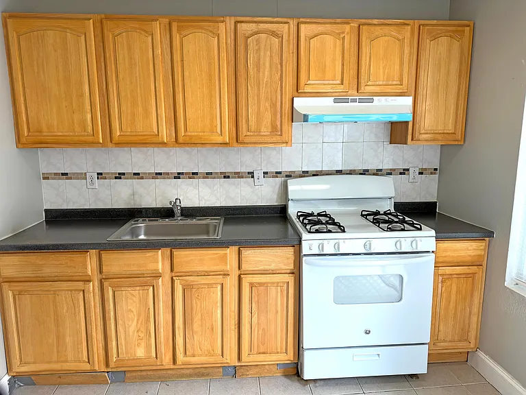 1528 S Hollywood St — Photo 9