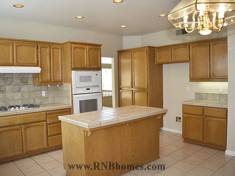 2400 Carr Ct — Photo 11