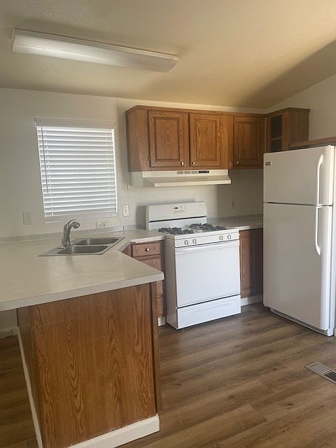 2nd image of 2585 Tonopah St