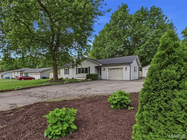 44 Grainey Dr, Glen Carbon, IL 62034