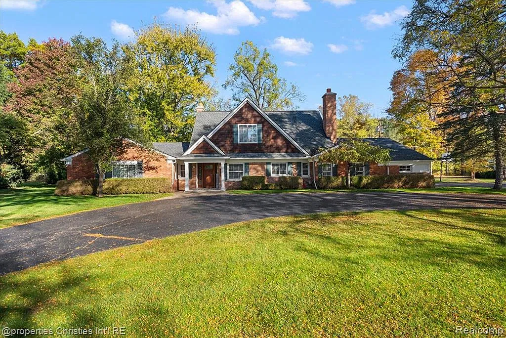 5 bed, 5.5 bath, 3557 sqft, $8,995 — Photo 1