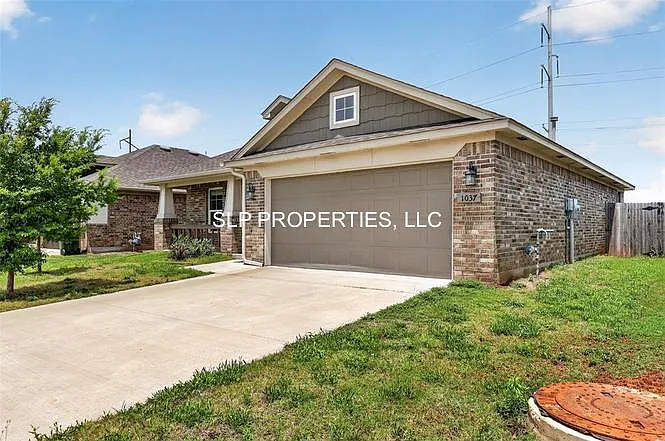 3 bed, 1396 sqft, $1,800 — Photo 2