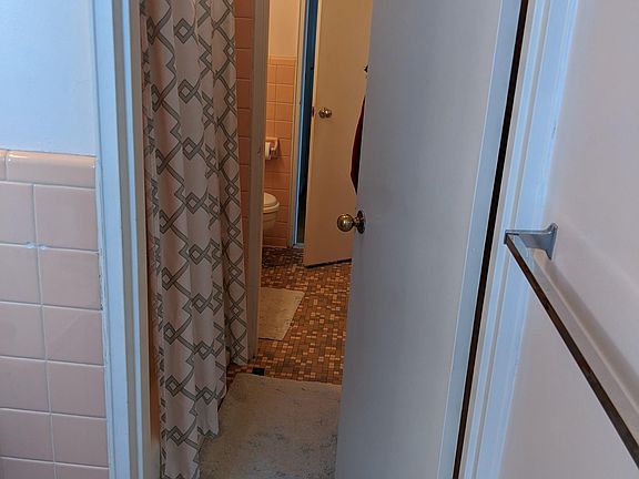 3rd image of 1830 Columbia Pike APT 413