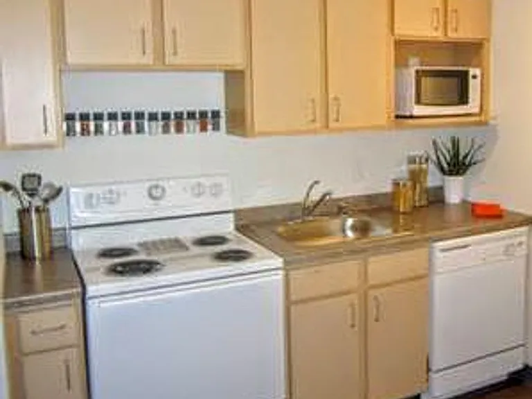 Humbucker Apartments — Photo 12