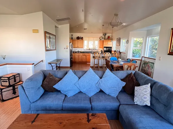 17 Lotus Pl, Lahaina, HI 96761