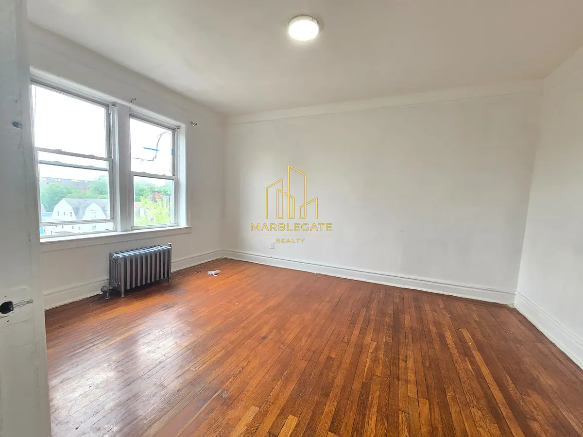 Building Photo - 110-112 Lincoln St #305