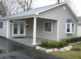 2063 Willow Beach St, Keego Harbor, MI 48320