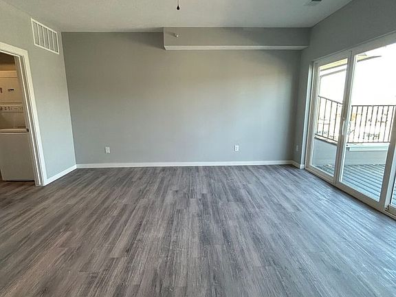 2nd image of 2723 Adams St #202