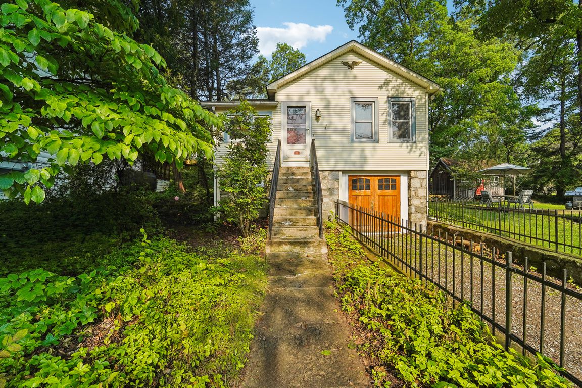 Pine St-001.jpg