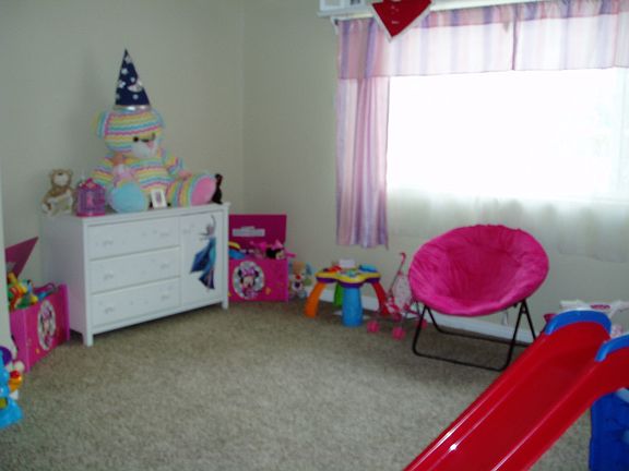 Second bedroom/main