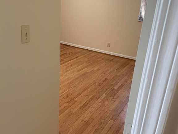 4th image of 2013 Terril Ln APT 1