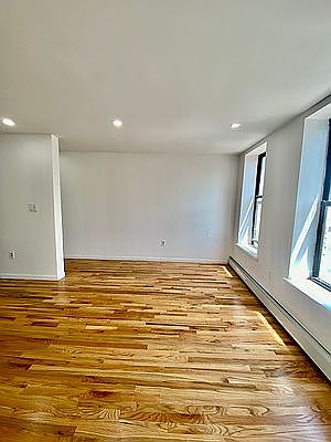 5th image of 304 Marion St #2