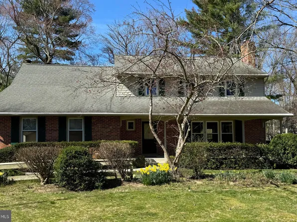 2113 Dunhill Dr, Wilmington, DE 19810