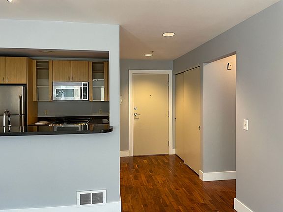 3rd image of 1711 E Olive Way APT 517