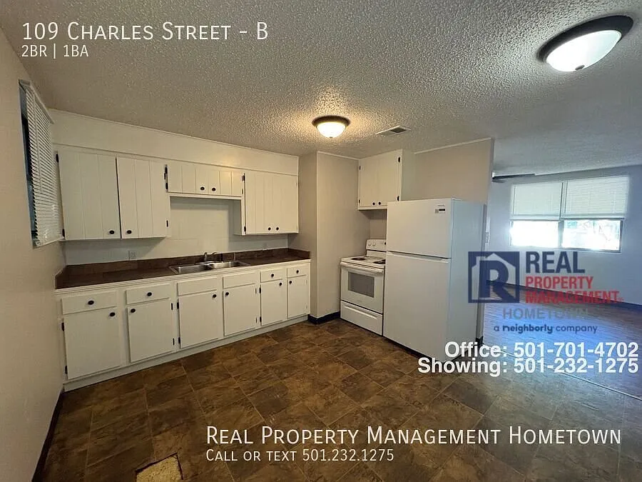2 Bed 1 Bath Duplex! All Utilities Included — Photo 3