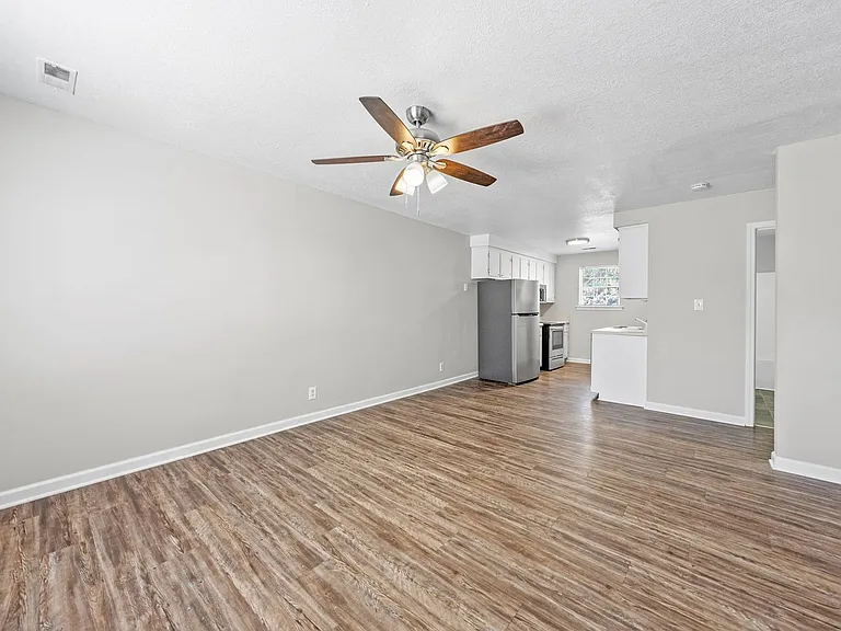 Lexington Drive -209 — Photo 7