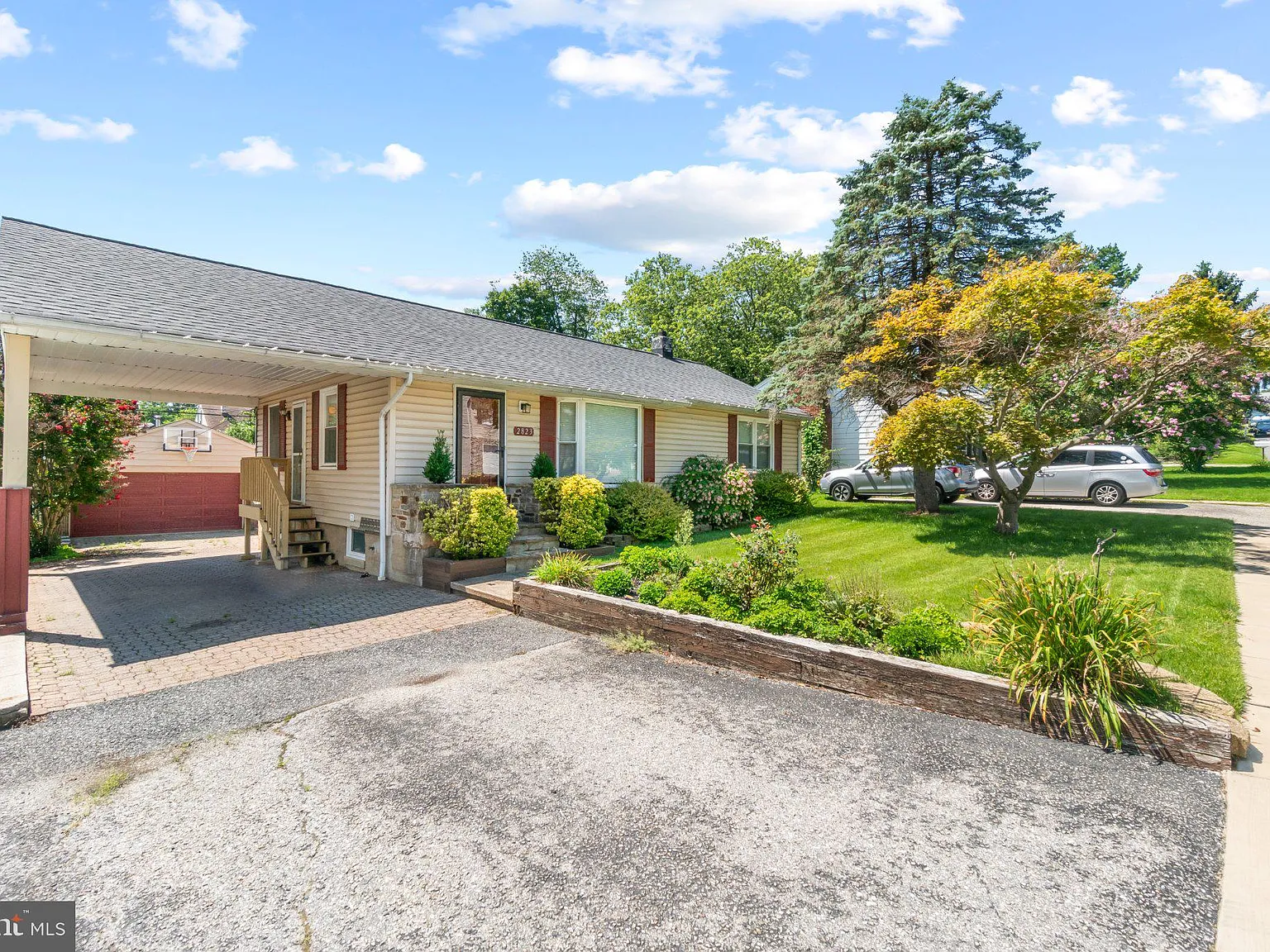 4 bed, 2.0 bath, 1830 sqft, $2,800 — Photo 4