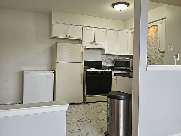 4th image of 5011 Saint Charles Rd