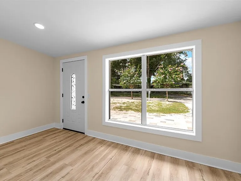 10707 N Rome Ave — Photo 9