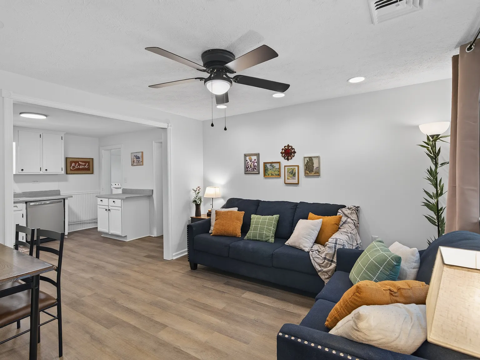 3 bed, 1130 sqft, $2,900 — Photo 2