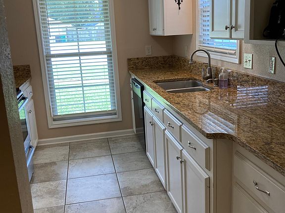 2nd image of 706 Idlewood Blvd