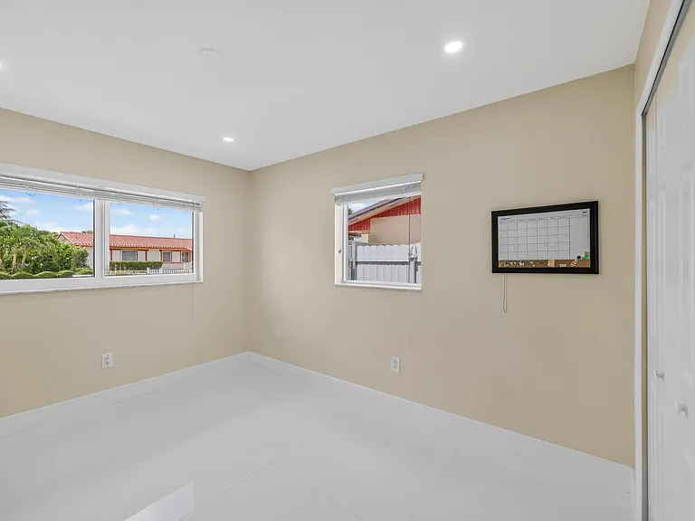 10363 SW 6th St — Photo 16