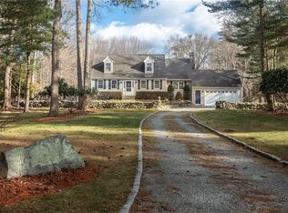 16 Bedford Ln, North Kingstown, RI 02852