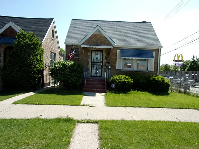 5447 S Rutherford Ave photo 1
