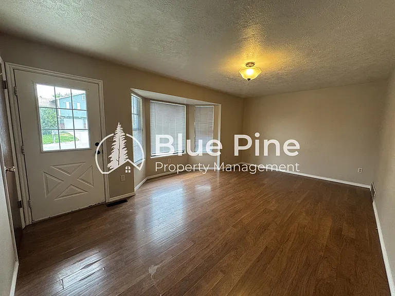 2298 Horizon Dr — Photo 2