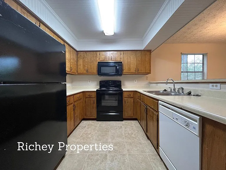 109 Goldenview Ln — Photo 4