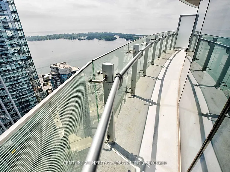 12 York St #5202 — Photo 19