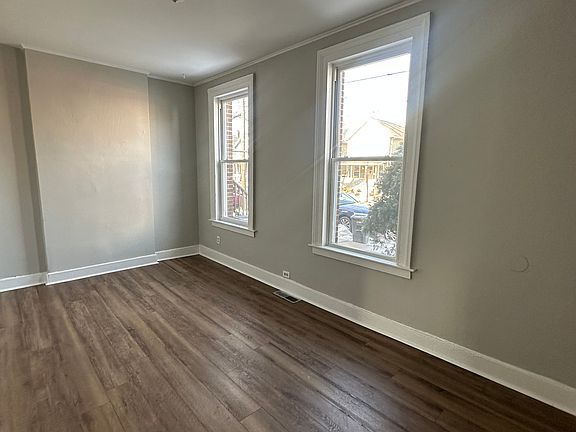 4th image of 256 Davenport Ave APT 1