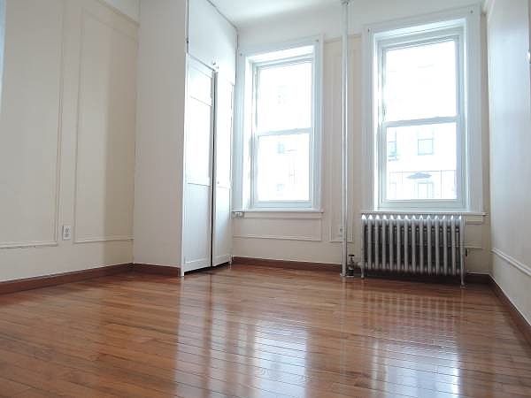 2nd image of 2525 43rd St