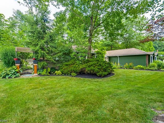 3rd image of 32771 N Burr Oak Dr