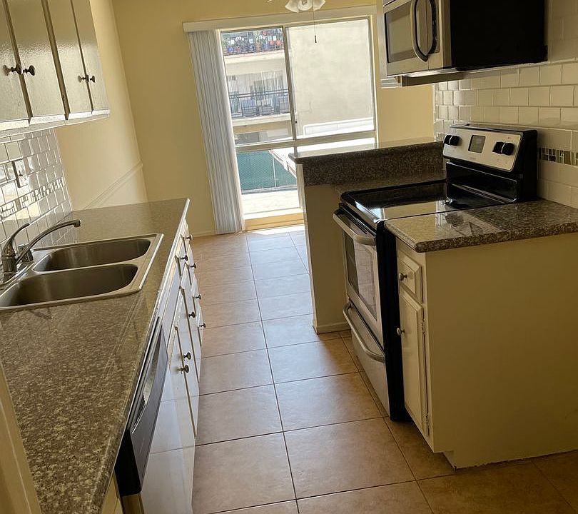 1st image of 1306 N Columbus Ave #116