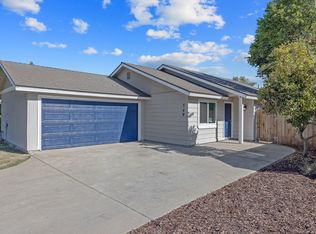 749 W Robin Ave, Visalia, CA 93291