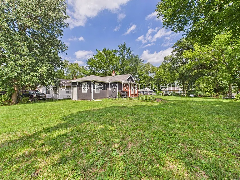 7924 Agnes Ave — Photo 16